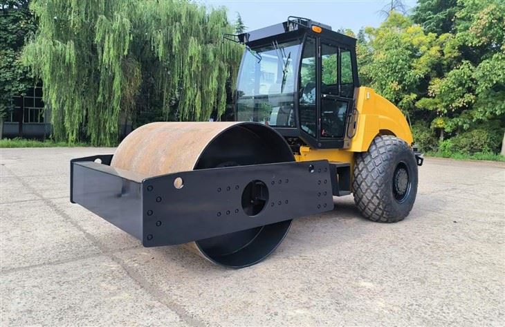 LT216B-Single Steel Wheel Vibratory Roller